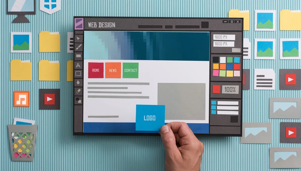 Imagem com varios elementos de webdesign sobre uma mesa